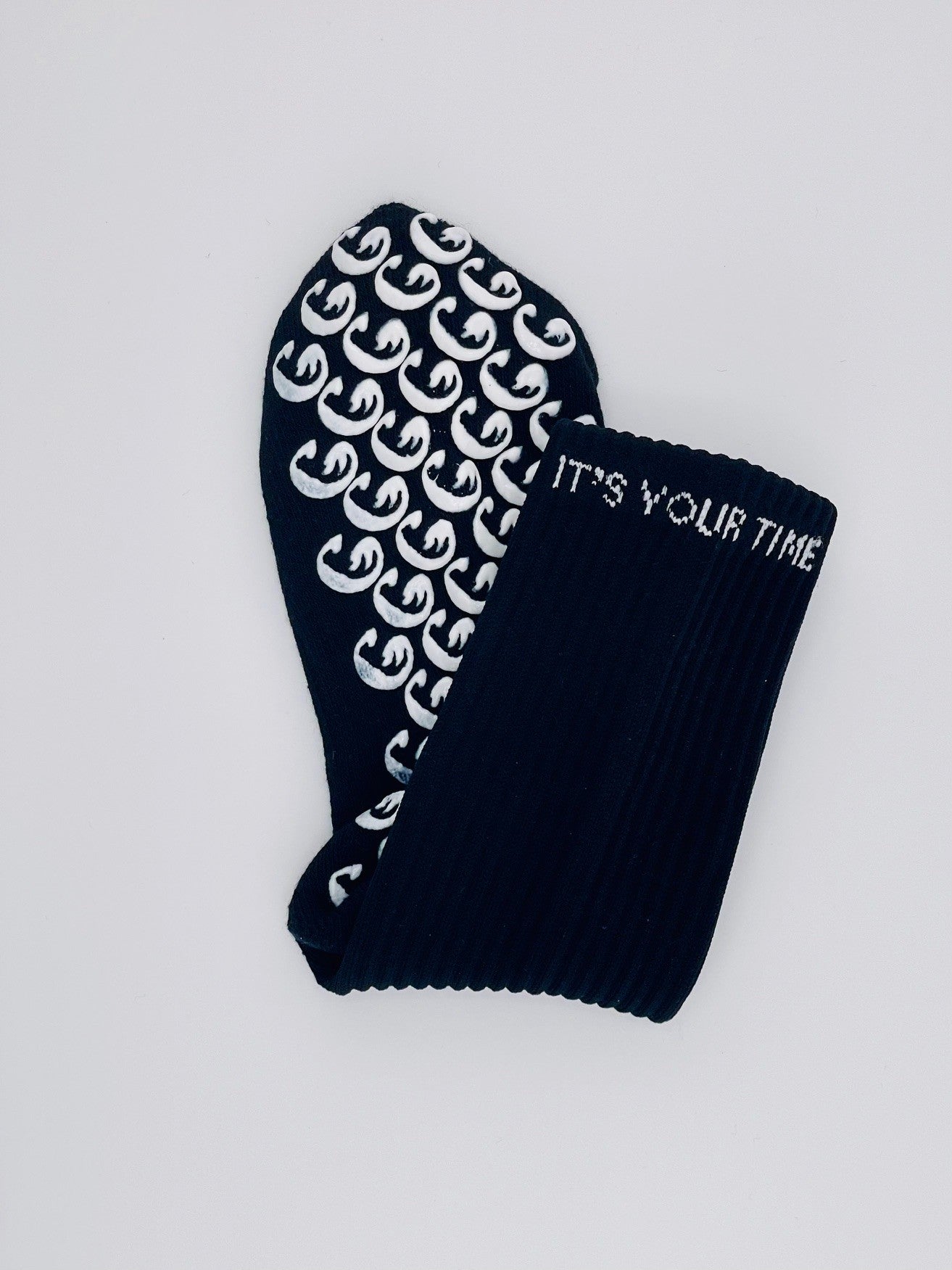 GOAT Grips™ – High-performance Grip Socks